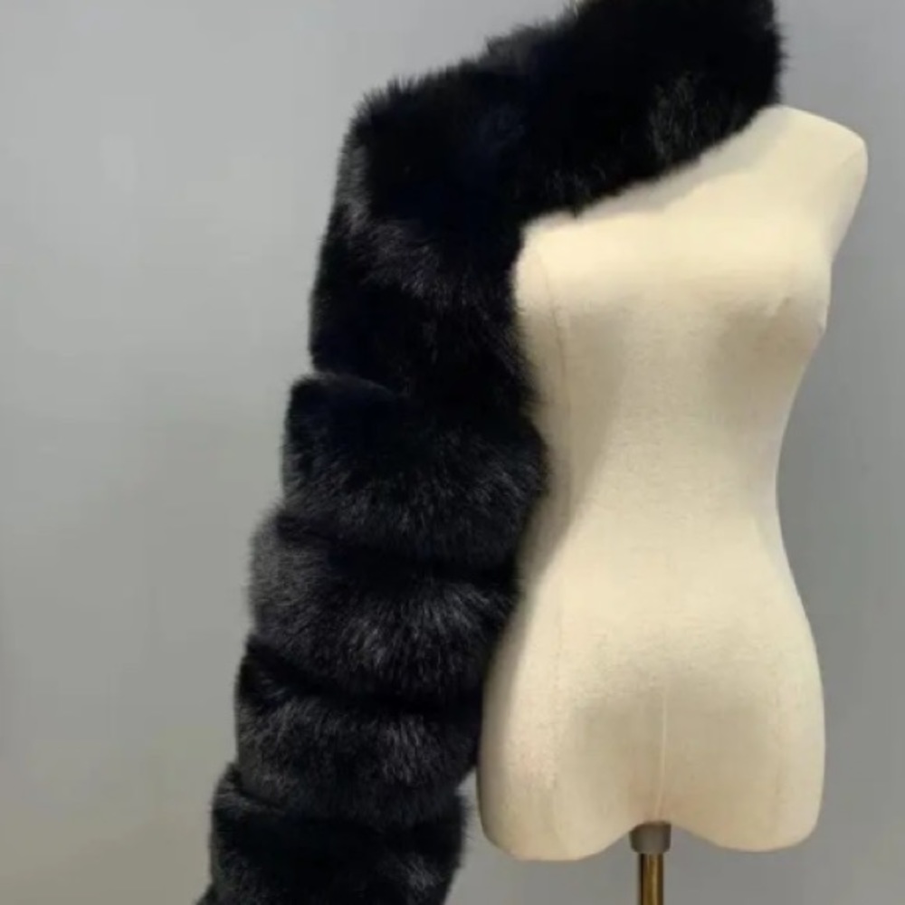 🔥New blue faux fur scarf🔥 - Picture 11 of 15